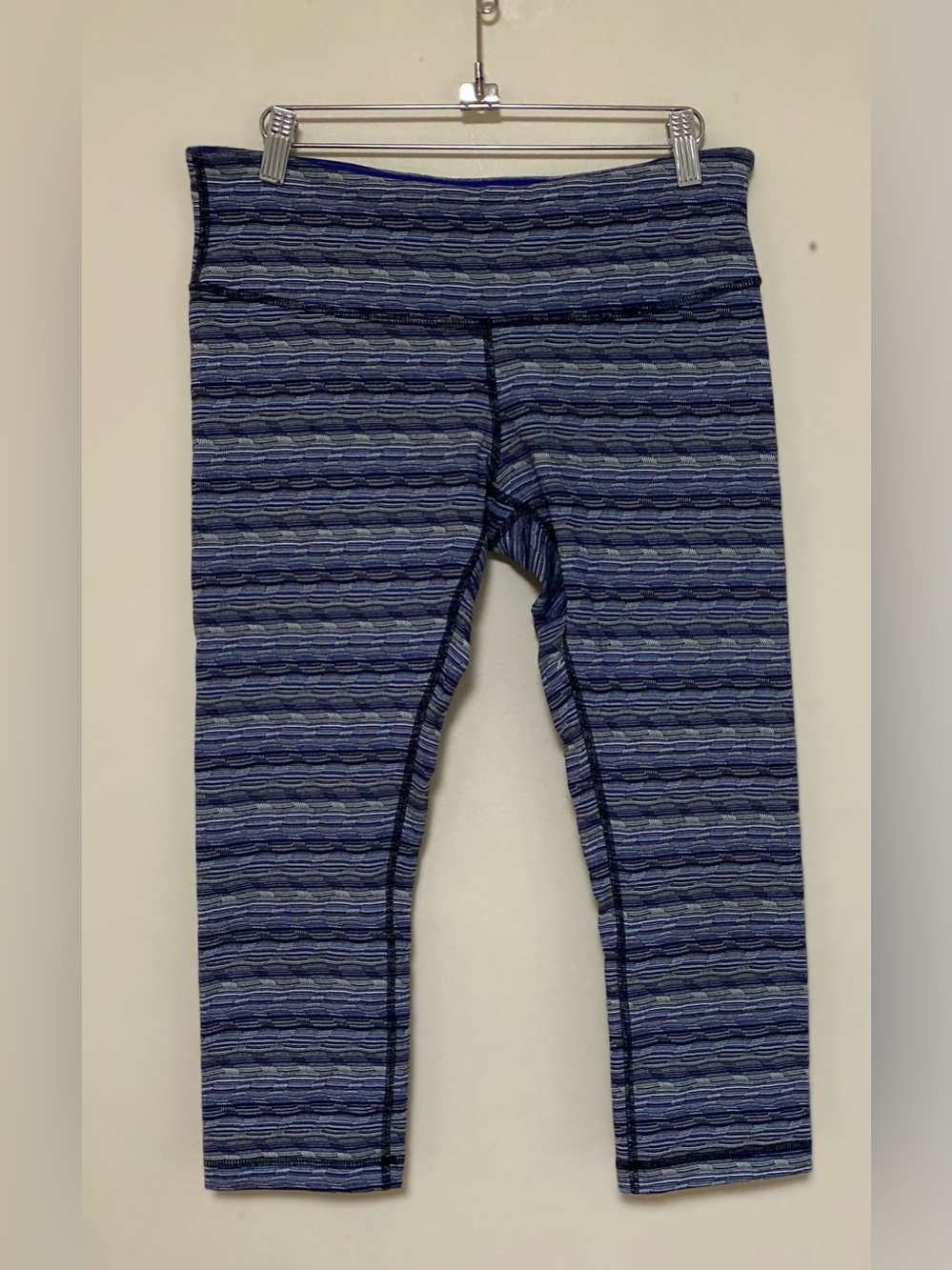 Lululemon Blue Space Dye Cropped Leggings Yoga Pants Women’s Size 10